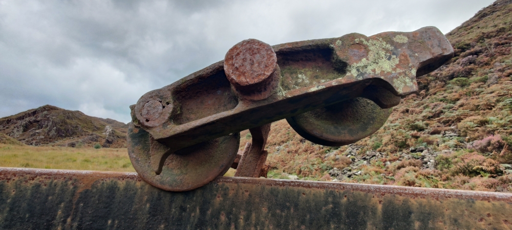 Carrier detail (note damage to left end)
